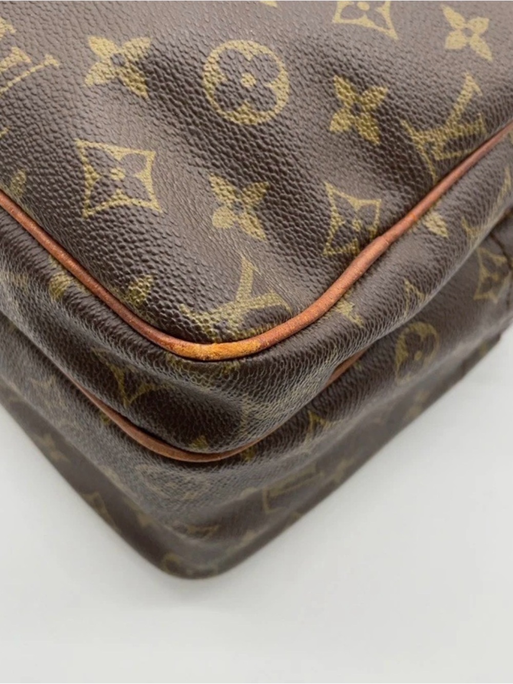 Louis Vuitton Monogram NileMigratour Shoulderbag (prefacelift) - Picture 5 of 12